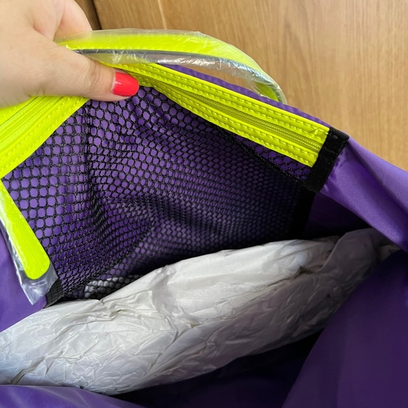 Kenneth Cole Reaction Black / Neon Yellow Tote Bag BNWT - Picture 6 of 11